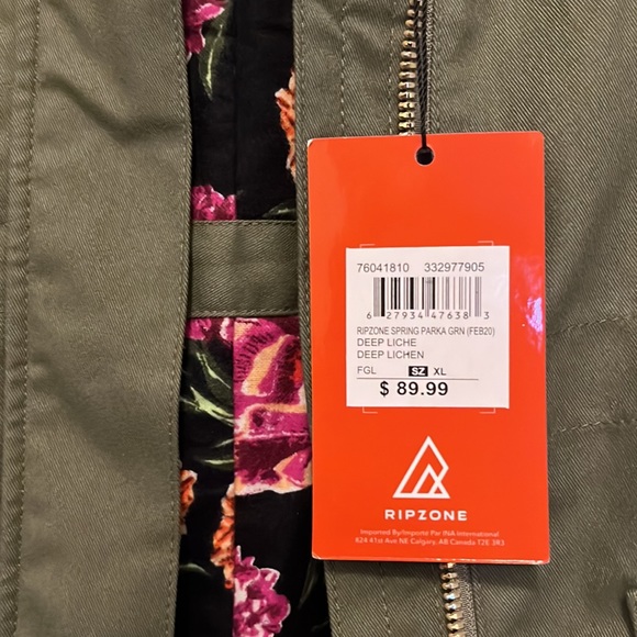 Beautiful soft hooded parka with floral insides. - Picture 4 of 4